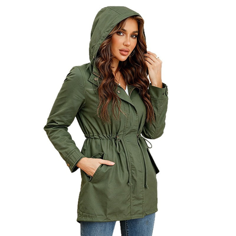 Parka con capucha y cintura ajustable