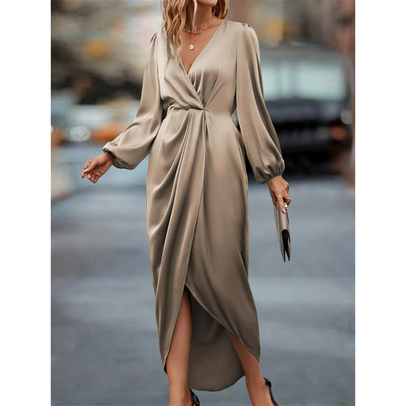 Vestido largo de satén · cuello cruzado