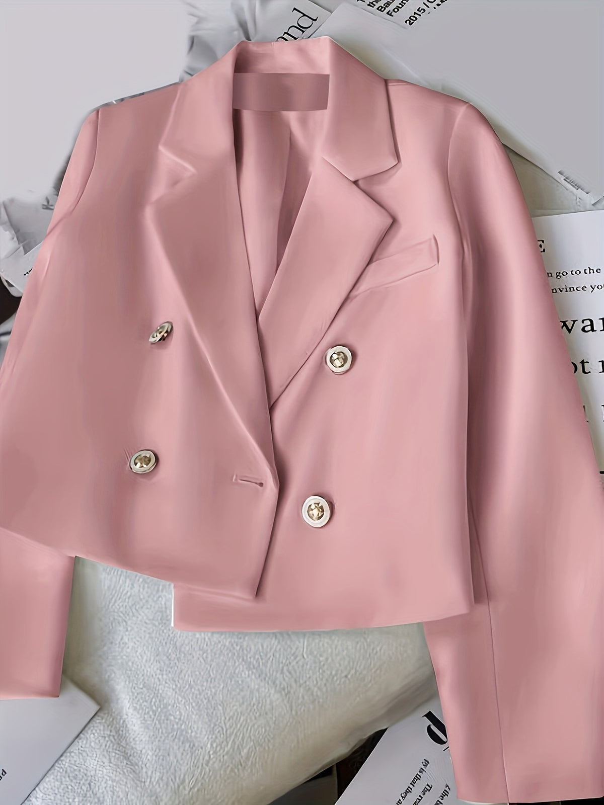 Blazer corto cruzado · botones dorados