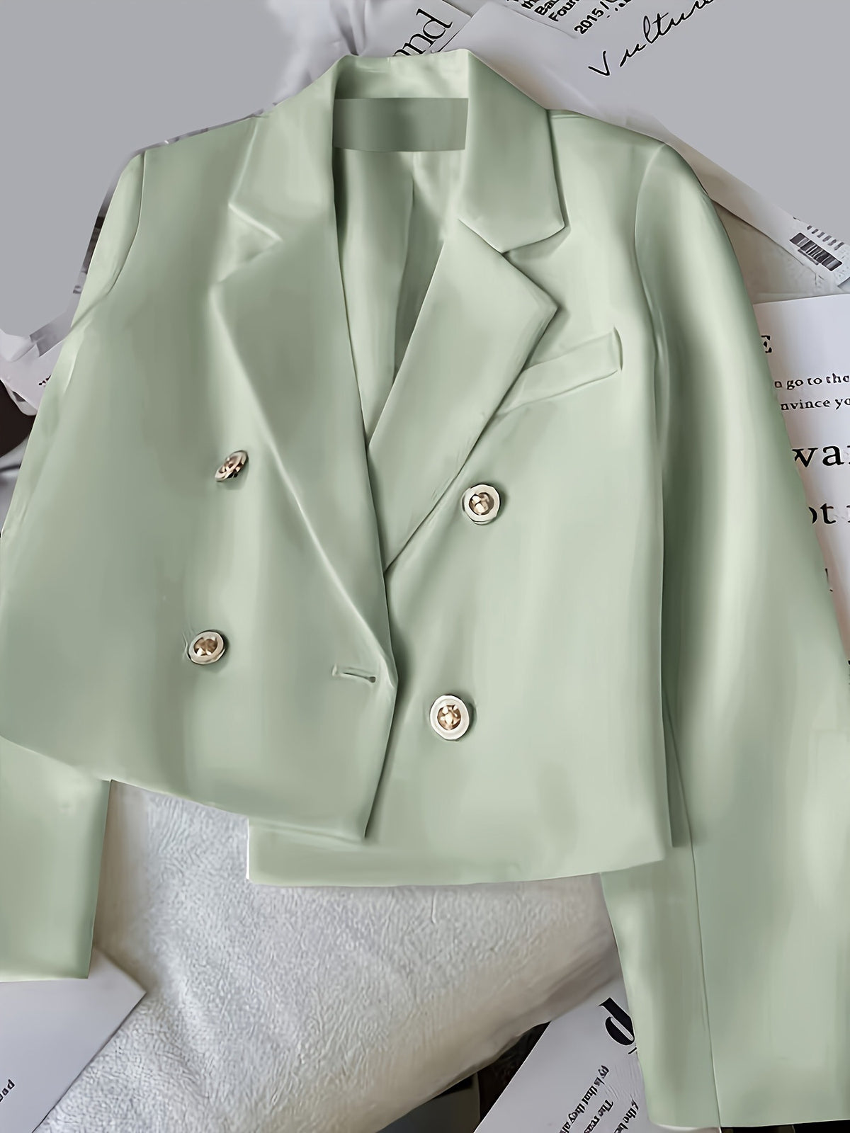 Blazer corto cruzado · botones dorados