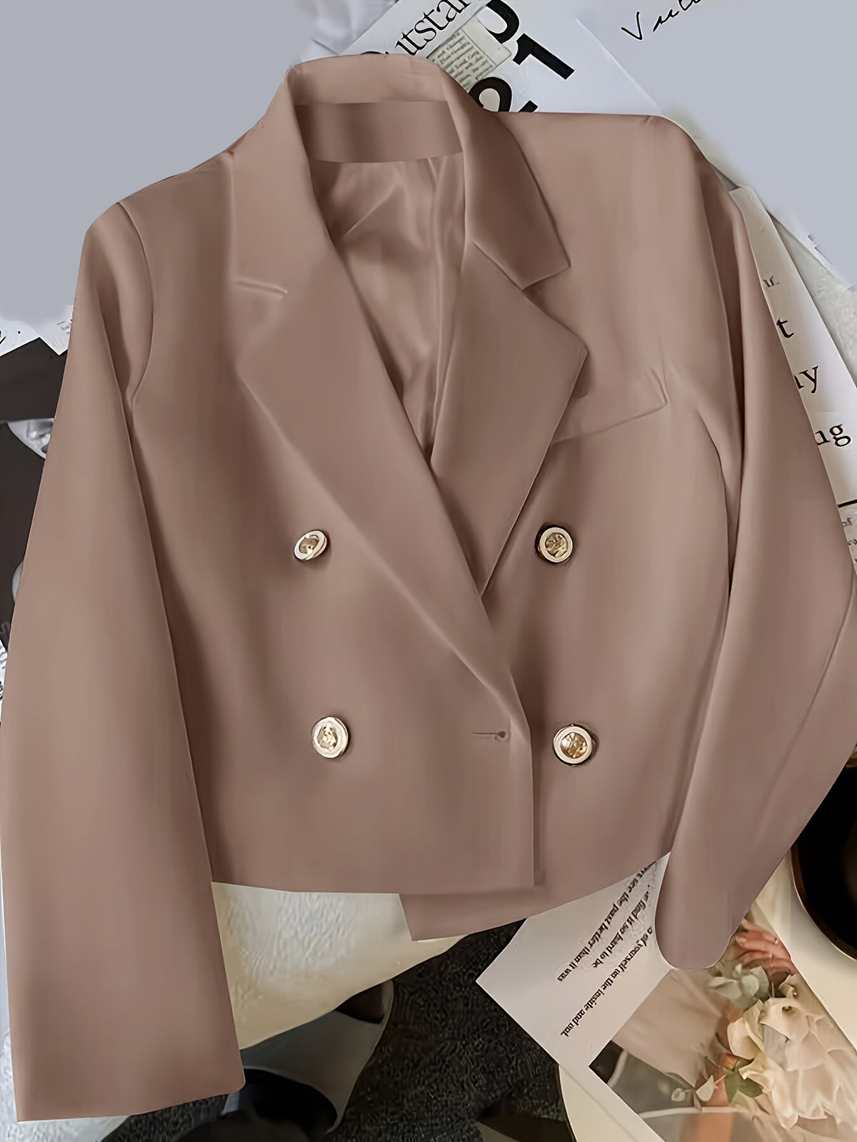 Blazer corto cruzado · botones dorados